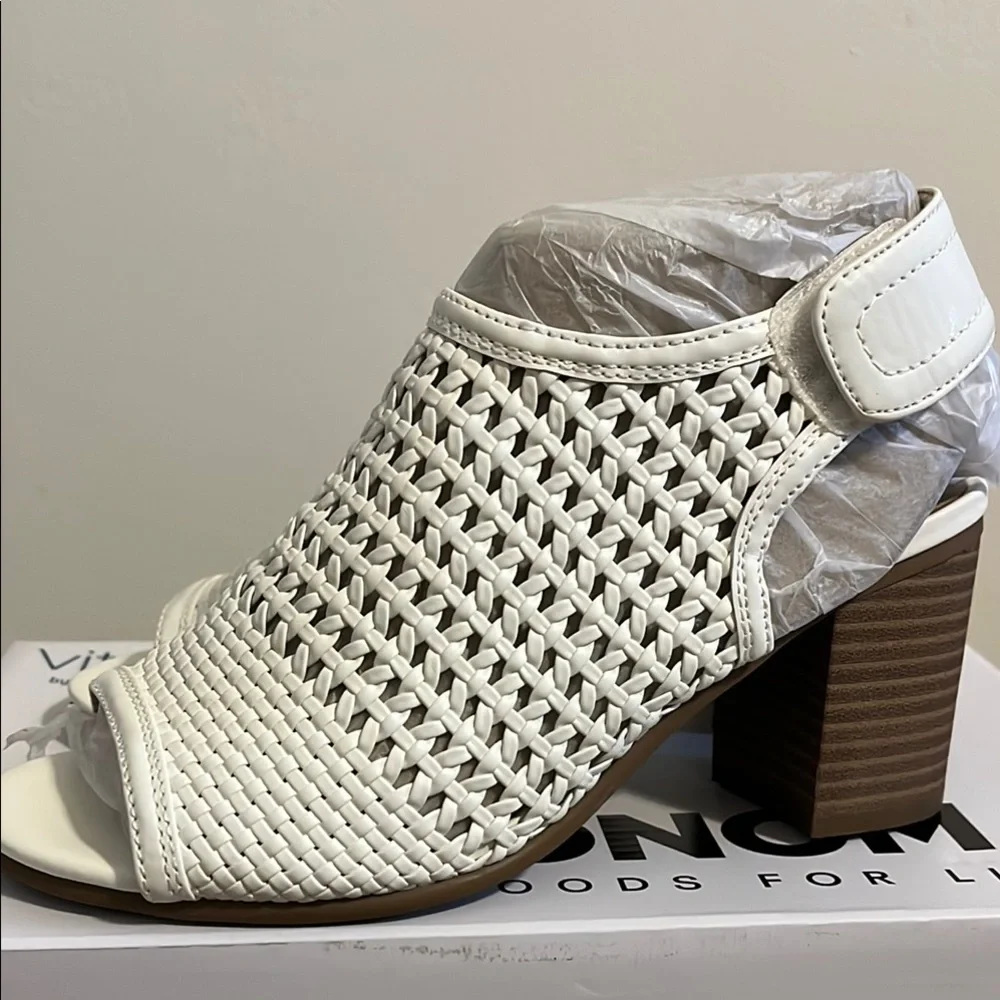 Sonoma White Peep-Toe Sandals - Picture 3 of 13